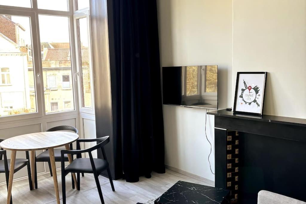 Au Cabinet Childeric Apartment Tournai Exterior photo
